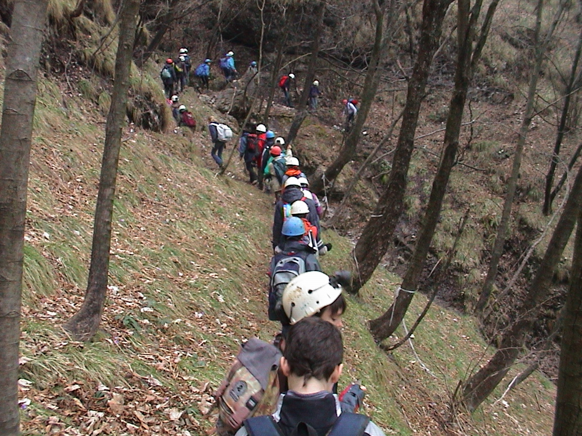 usciti, ci si dirige verso il Santuario della Madonna di Cornabusa